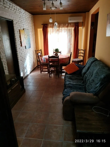 Imagen 1 de 14 de Linda Casa 3 Dormitorios-2 Baños-azotea Zona La Comercial!