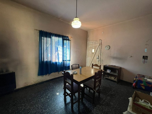 Imagen 5 de 14 de Casa En Esquina A Refaccionar En Muy Buena Zona