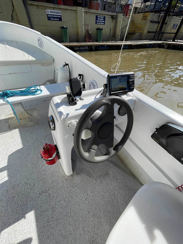 Imagen 3 de 15 de Tracker Lancha Usada Larsen Marine Suzuki 70 Hp 4 Tiempos