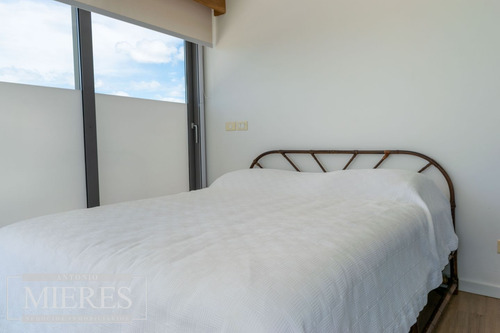 Pent-house 2 Dormitorios En Venta- Playa Mansa (ref: Atm-7398)