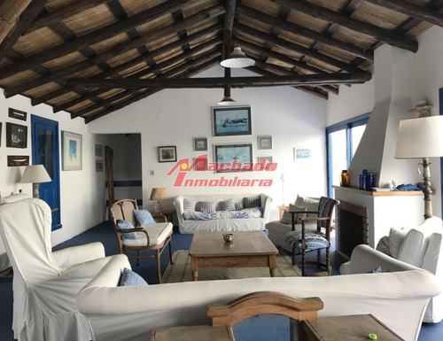 Casa A Pasos Del Puerto De Punta Del Este - 6 Dormitorios - Oportunidad- Ref: 5704