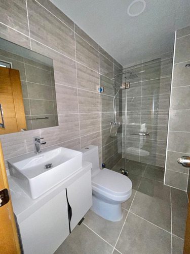 A149 Evaristo Morales - Apartamento Con Línea Blanca En Alquiler | 1 Habitación | 1.5 Baños | 1 Parqueo