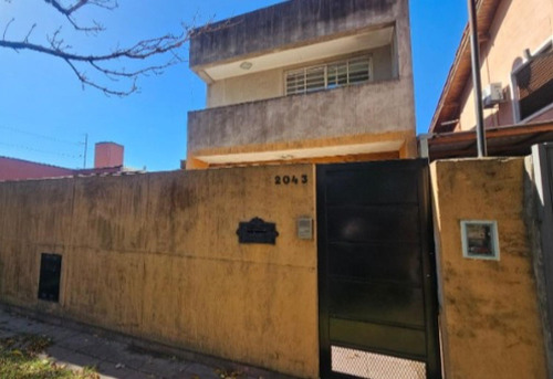 Casa En Venta - 4 Dormitorios 3 Baños - Ituzaingó
