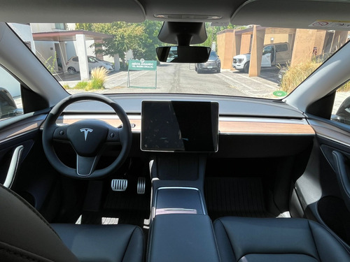Tesla MODEL Y Performance