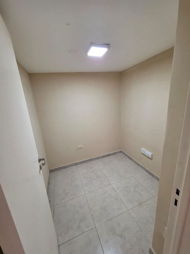 Alquiler Oficina Subsuelo - Barrio Sur