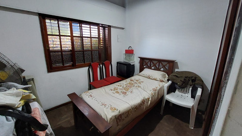 Excelente Propiedad Con Amplio Lote Sobre Avenida Jose Maria Paz