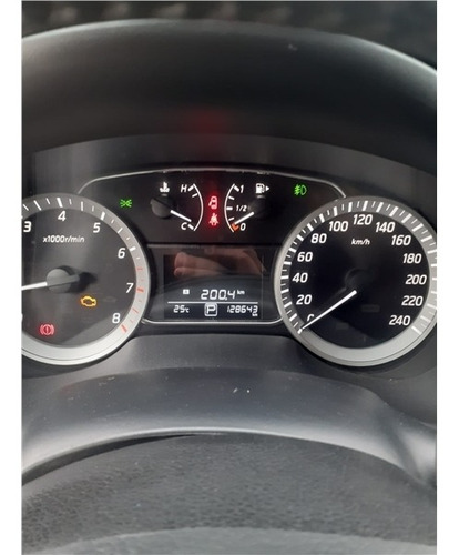 Imagem 9 de 10 de Nissan Sentra 2.0