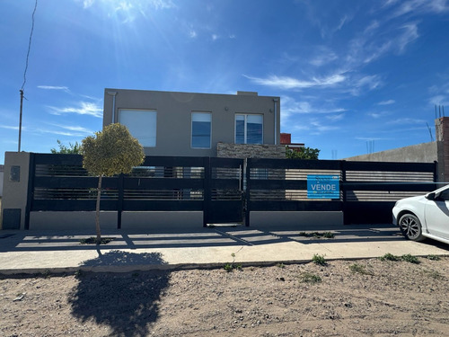 Casa En Venta 3 Dorm Romerillo N°4288 E/ Verbena Y Cortaderas Precio U$d225.000