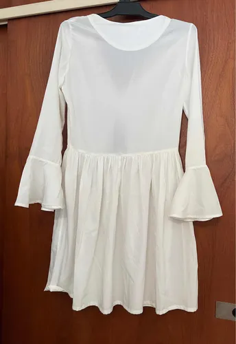 Vestido Anushka Crepe Con Agujero Arriba Del Ombligo (Usado)