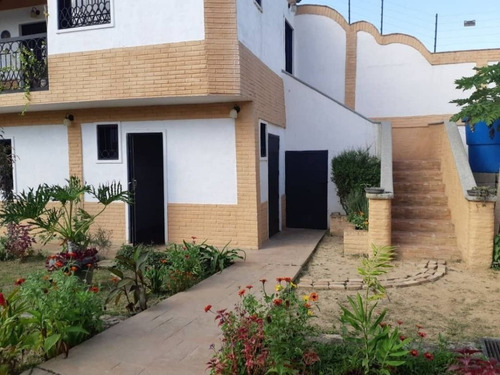 Imagen 2 de 18 de Se Vende Casa En Bejuma, Conjunto Cerrado 575mts De Terreno Y 270mts De Bienhechuría Ubicada En Urbanización Privada Campo Claro.