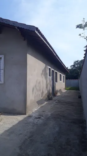 Casa 2 Dormitórios Em Bairro Residencial, Próximo A Comércios, Escolas, Transportes E Muito Mais!