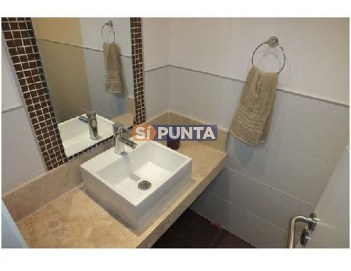 Imagen 6 de 12 de Apartamento En Brava A La Venta Con 3 Dormitorios