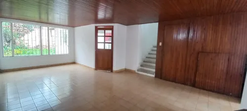 En Arriendo Casa De Dos Niveles En Normandía, Bogotá (18751).