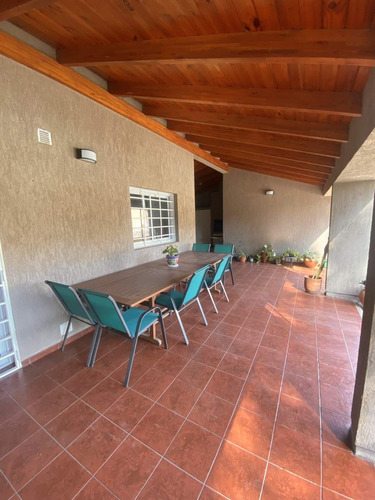Imagen 9 de 23 de Casa En Venta De 4 Dormitorio Jardines Del Jockey