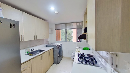 Apartamento En Venta Ubicado En Envigado Con Parqueadero Nid. 15759093361