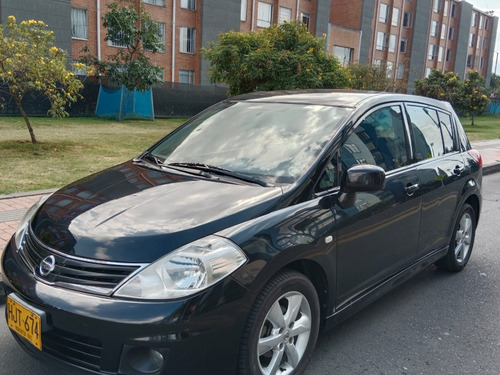 Nissan tiida hb 1.8 Automatico