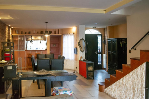 Imagen 3 de 30 de Hermoso Chalet De 6 Amb - San Isidro