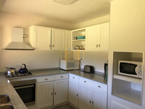 Alquilo Casa, 4 Dormitorios, 3 Baño, Punta Del Este, Maldonado.