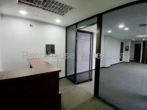 Oficina En Alquiler Los Cortijos De Lourdes Mls 25-15550 Yf