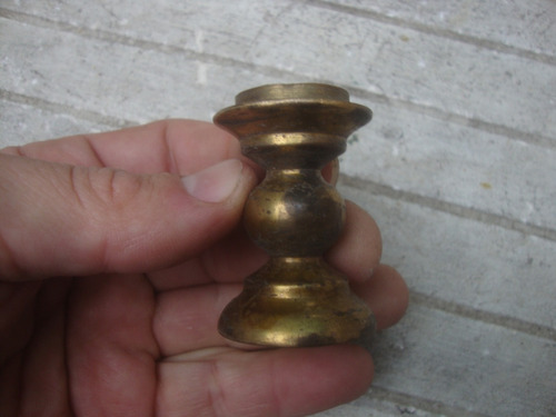 Antiguo Repuesto Bronce Pesa 120 Grs.- 3,2 Diam X 4,8 Alto