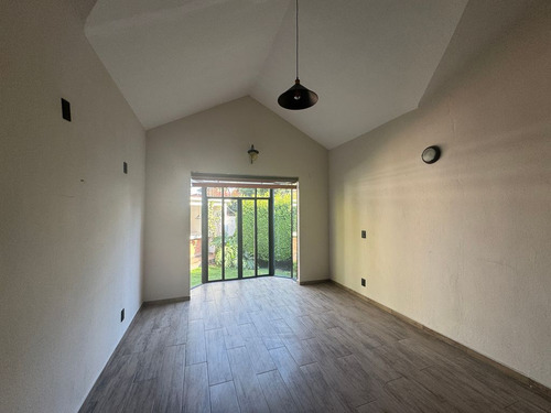 Casa En Venta De 1 Piso En Residencial La Virgen, Metepec, En Frente Del Parque Bicentenario