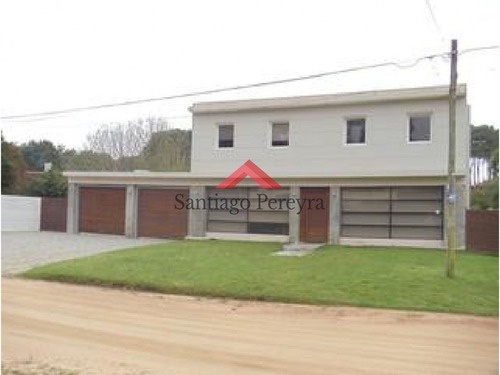 Casa De 4 Dormitorios En Alquiler Y Venta Cerca De La Playa En Rincón Del Indio, Punta Del Este.- Ref: 6056