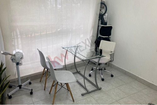 Ubicadísimo Edificio Con Locales Alto Flujo De Personas Y Desarrollo