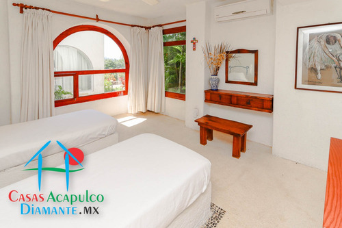 Cad Casa Ticitzin. Terraza Con Alberca, Camastros Y Vista A La Bahía De Acapulco