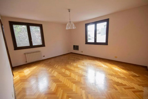 Casa En Venta - 3 Dormitorios 4 Baños - 600mts2 - La Lucila