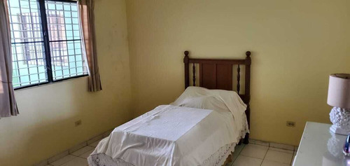 Vendo Amplio Local Comercial En Zona Universitaria.