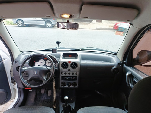 Imagen 16 de 24 de Peugeot Partner 2015 1.6 Hdi Furgon 5as Doble Puerta Lateral