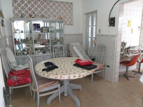 Carla Gonzalez Casa En Venta Urbanizacion Los Palos Grandes Mls #25-3878 Sc