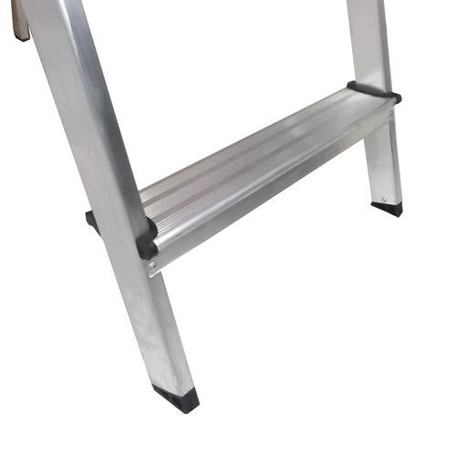 Imagen 4 de 9 de Escalera Reforzada Aluminio Black And Decker - 4 Escalones - 150 Kg