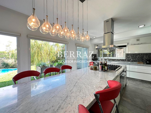 Casa En Venta En Barrio Cabos Del Lago Nordelta Tigre Lote De 1200 M2