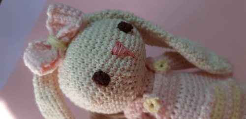 Imagen 4 de 5 de Florinda Coneja Amigurumi - Muñeco De Apego - Crochet
