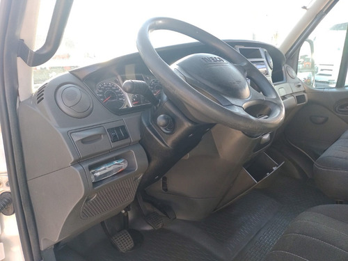 Imagem 9 de 15 de Iveco Daily 35s14 Bau De Aluminio 2013