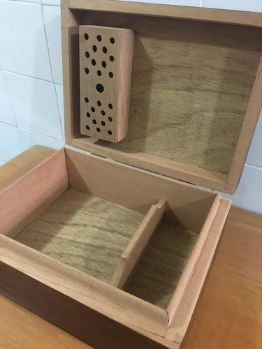 Imagen 2 de 6 de Humidor De Cedro Para Conservar Tabacos Puros Habanos