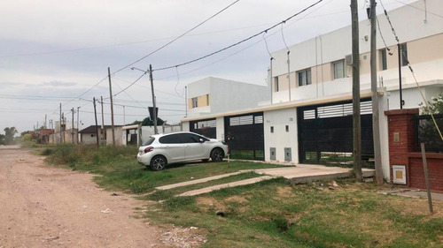 Dúplex En Venta - 2 Dormitorios 2 Baños 1 Cochera - 120mts2 - Los Hornos