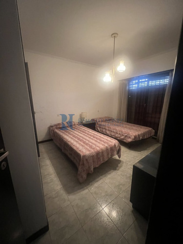 Chalet De 6 Amb. Desarrollado En 3 Niveles - Zona Punta Mogotes