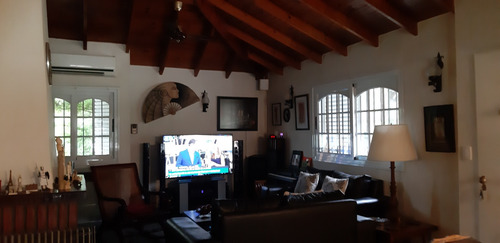 Imagen 11 de 14 de Venta Casa-quinta Barrio Melazzi. Sup Cub 565 M. Lote 6800 M