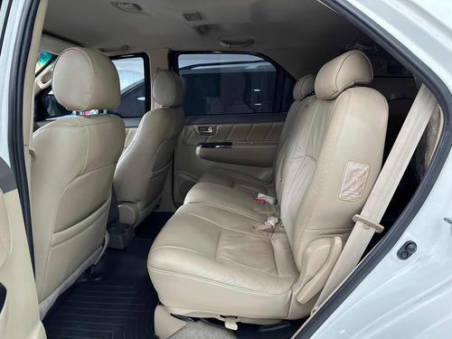 Imagen 7 de 13 de Toyota Fortuner Sr