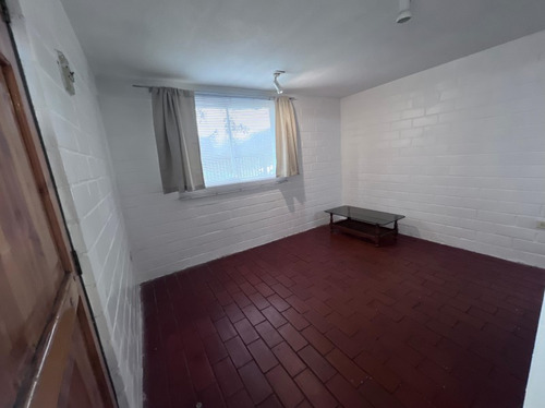 En Arriendo Casa Con Excelente Ubicación. 2d-1b. La Islita