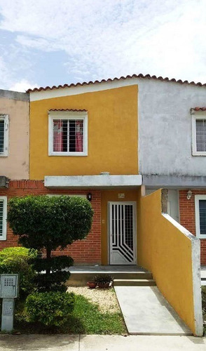 Imagen 2 de 11 de Asein802 Vende Cómodo Townhouses En Flor Amarillo
