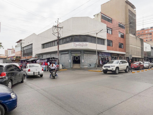 #*25-18137 Este Edificio De Cinco Niveles, Ubicado En El Centro Histórico Y Comercial De La Ciudad, Está Disponible En Alquiler, Barquisimeto, Lara. Adelaida Armeya