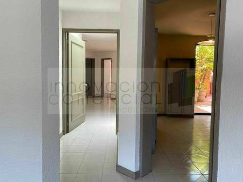 Imagen 6 de 30 de Jurica, Casa De Un Nivel Con Terraza, Jacuzzi Y Más De 300m2