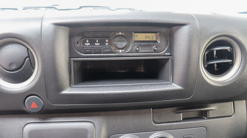 Nissan Urvan 2.5 Panel Amplia Aa Mt