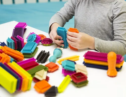 Juego De Bloques De Construcción B. Toys Bristle Block Stack