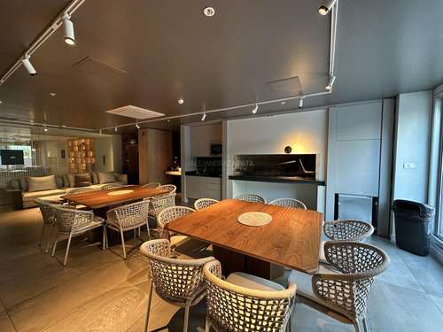 Venta Con Renta Apartamento 2 Dormitorios En Edificio Joy. Garage