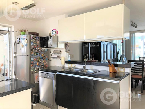 Vendo Penthouse Dúplex, 3 Dormitorios, 2 Baños, Garaje Para Un Auto, Malvín.