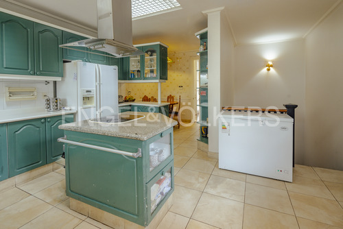 Casa Con Amplio Jardín En El Huinganal